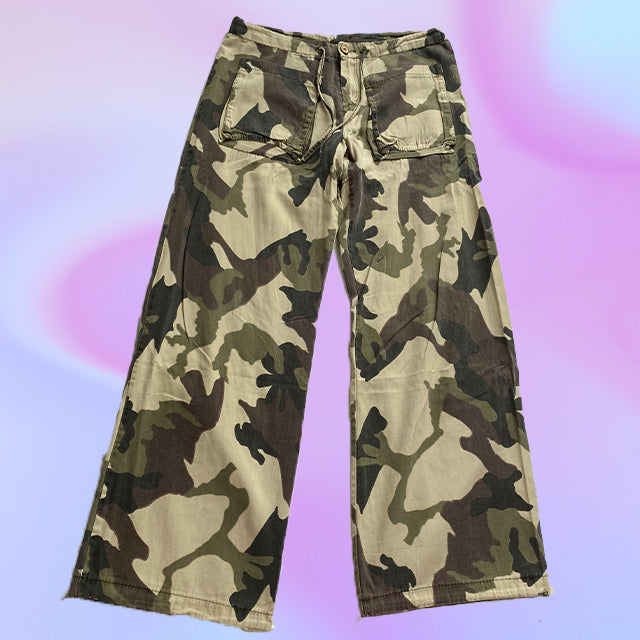 Vintage 90's Bratz Low Waisted Camo Baggy Pants