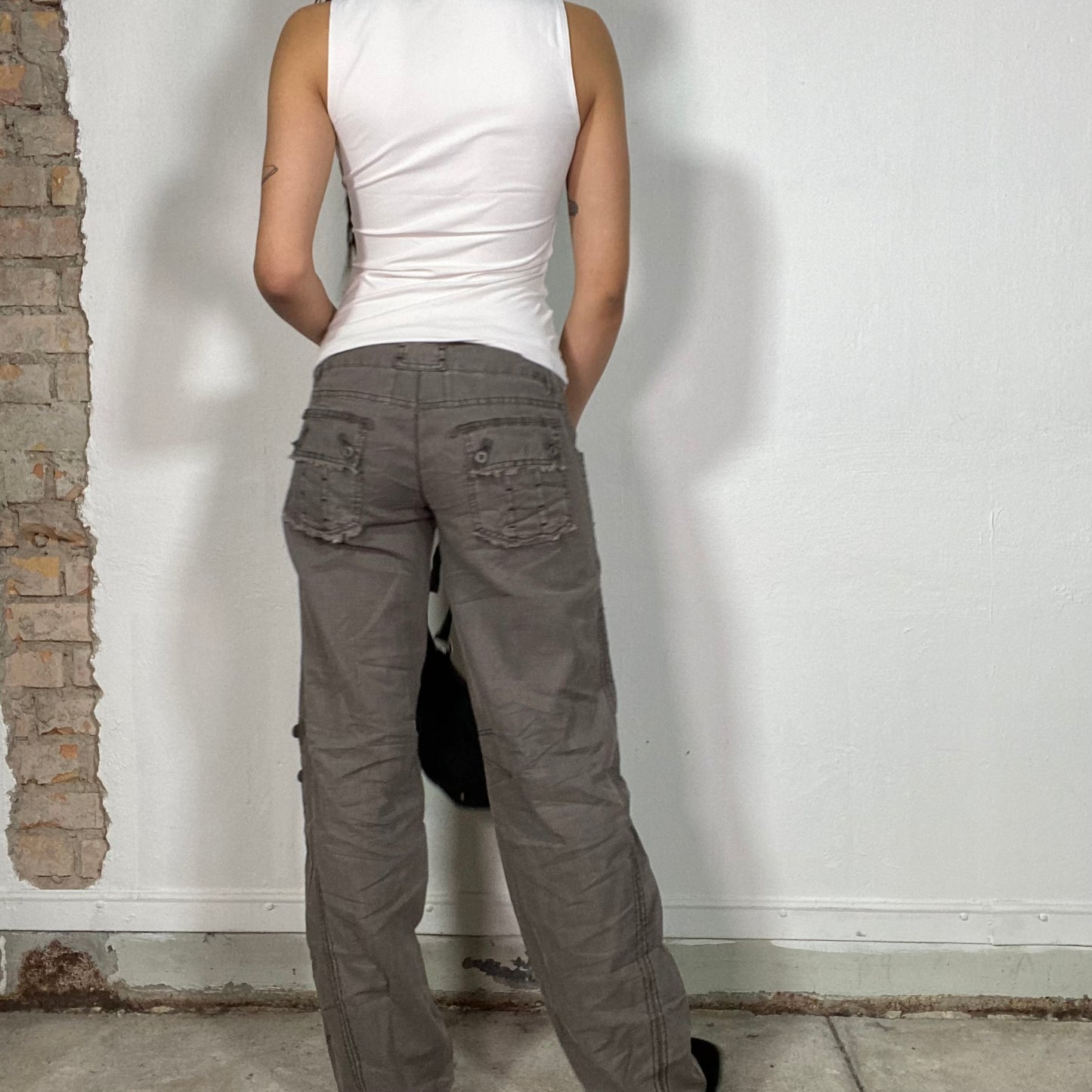 Vintage 2000's Grunge Grey Cargo Pants with Brown Details (XS/S)