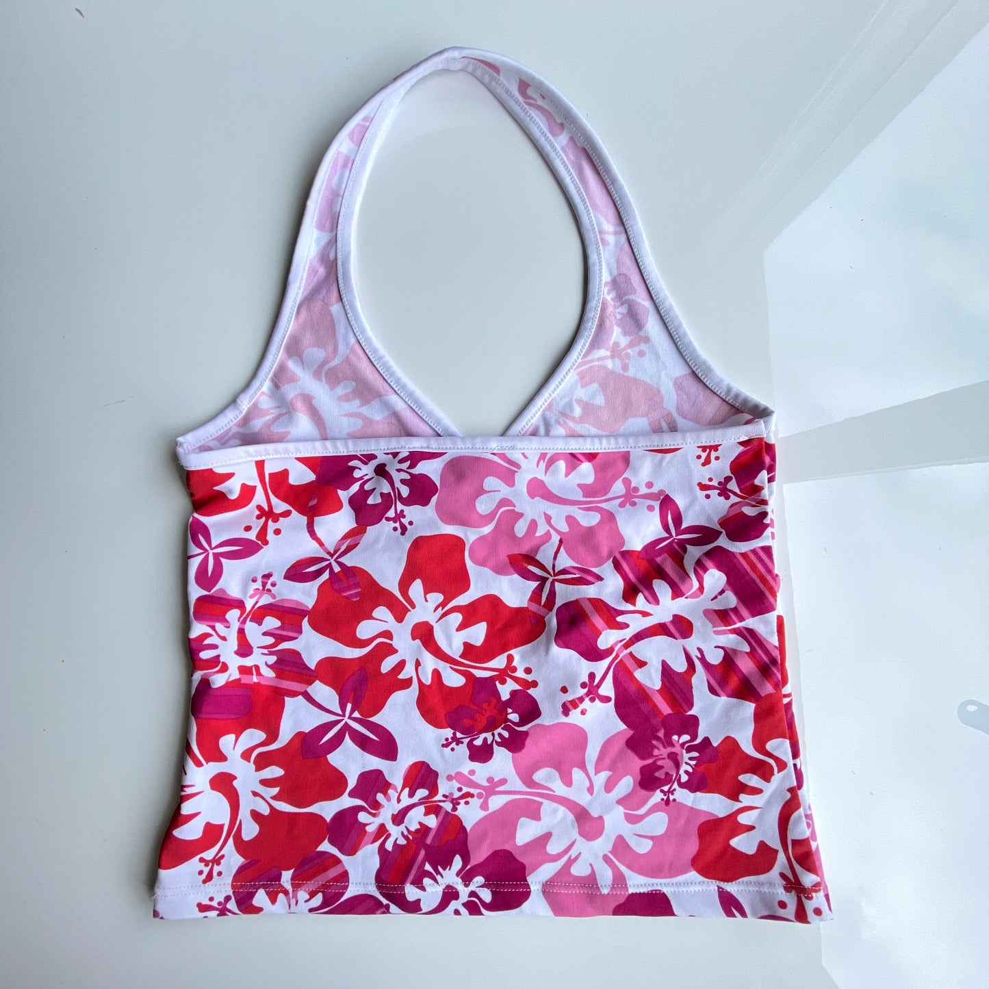 Vintage Y2K Summer Pink and White Hibiscus Print Halter Neck Top with White Trim (XS/S)