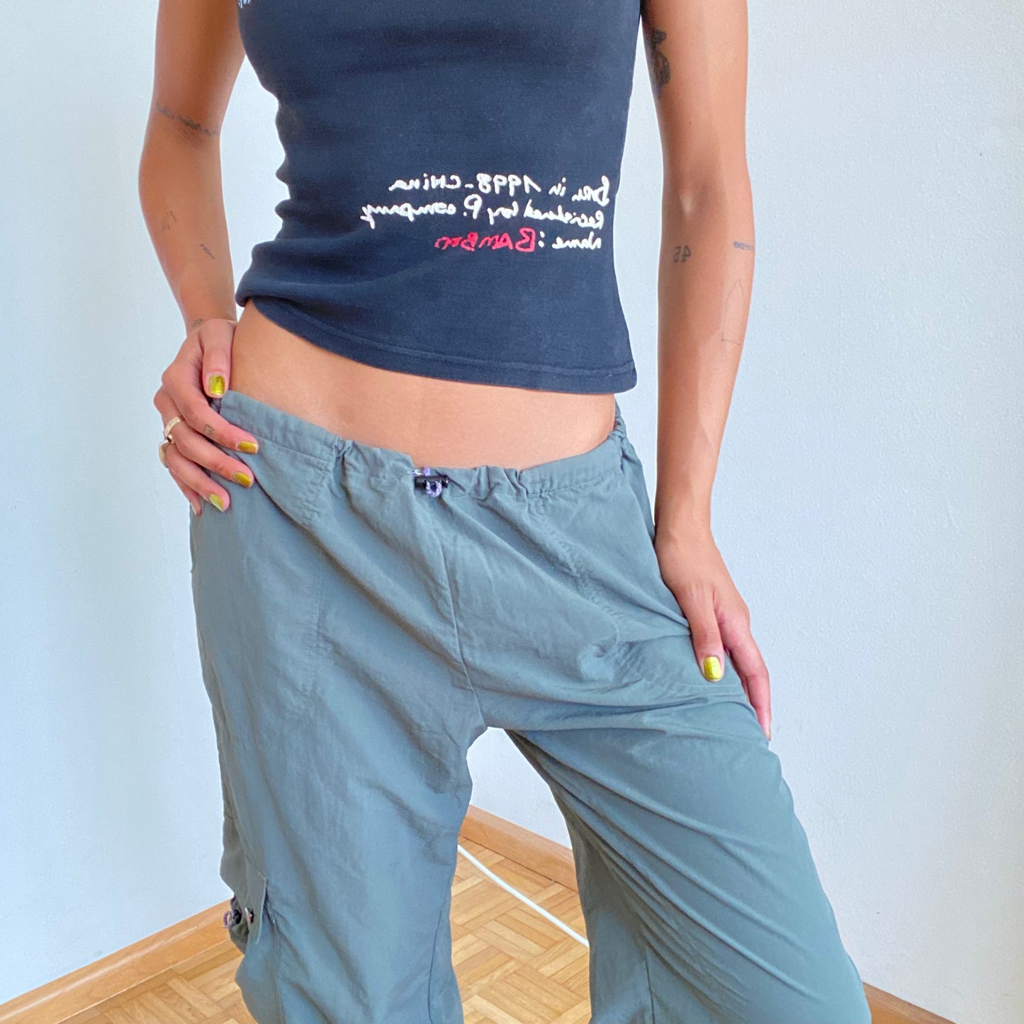 Vintage 90's Style Techwear Khaki Cargo Pants with Toggle (S/M)