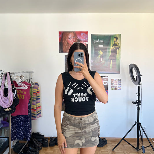 Vintage 90’s Skater “Don’t Touch” Graphic Black Tank Top (S/M)
