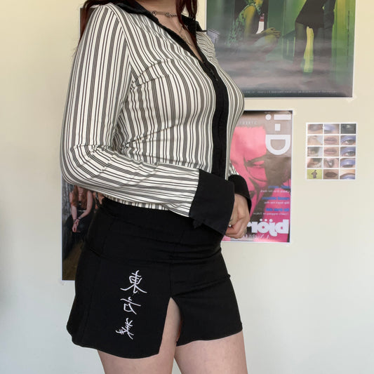 Vintage 90's Black Mini Skirt with Embroidered Chinese Letters (36 EU / 8 UK / 4 US)