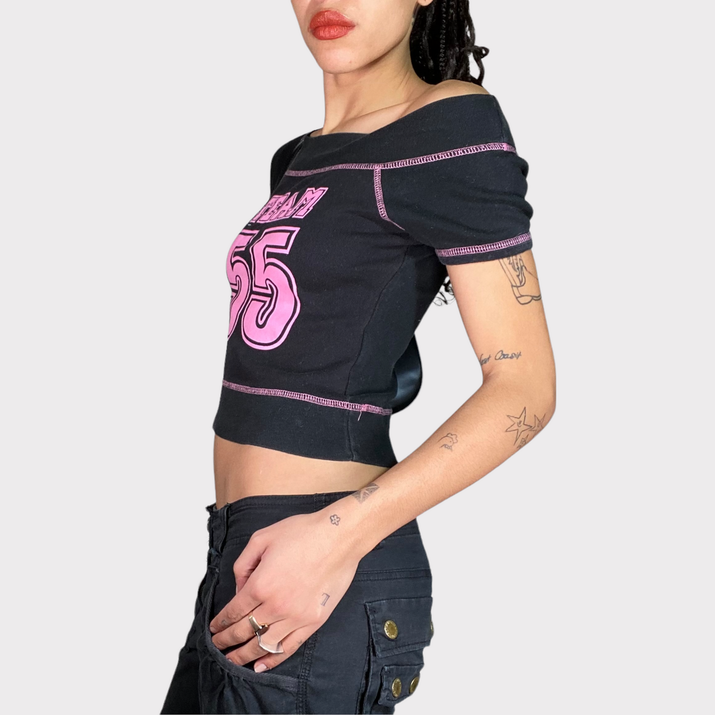Vintage 2000's Sporty Black Off Shoulder Shirt with Pink Print and Stitching (S)