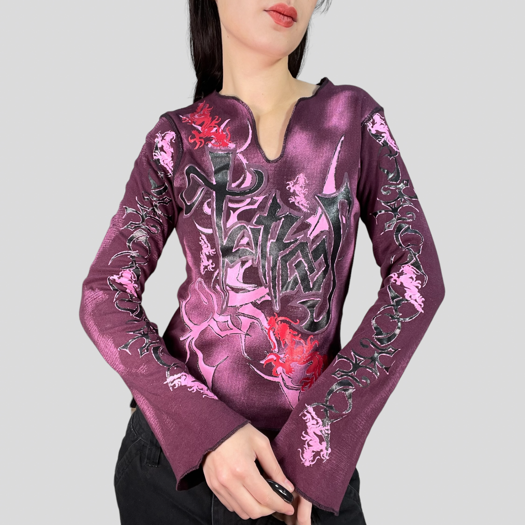 Vintage 2000's Grunge Purple Longsleeve with Gothic Writing Print (M/L)