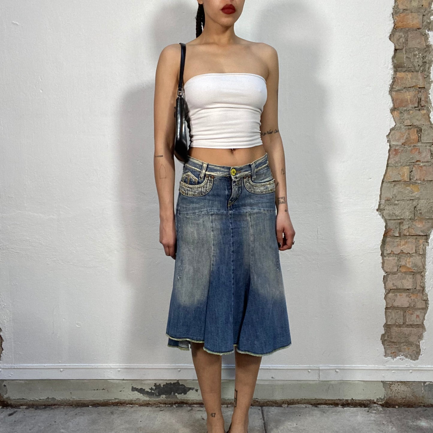 Vintage 2000's Downtown Girl Mid Wash Denim Flared Midi Skirt (S/M)