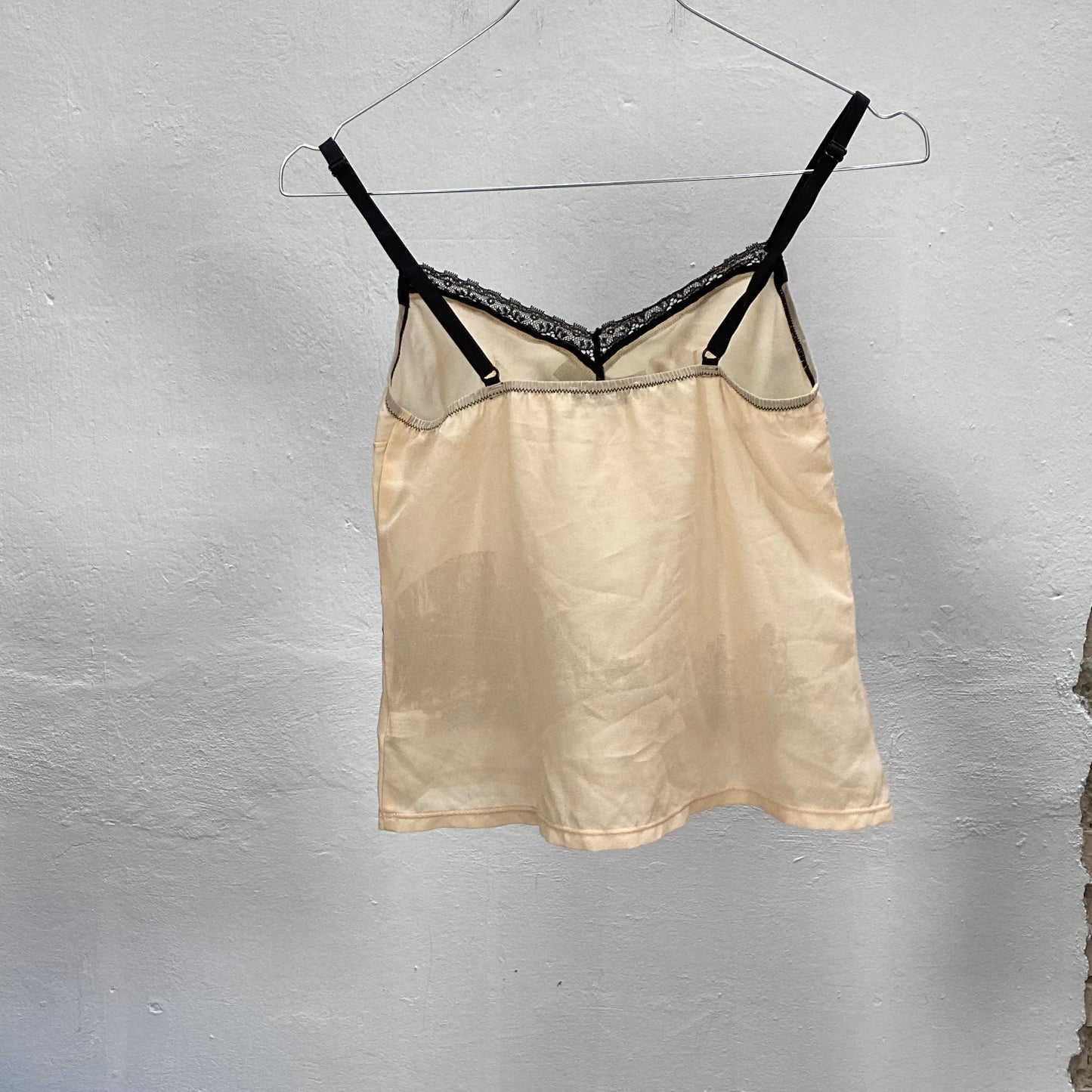 Vintage 2000's Lingerie Creme Cami Top with Black Lace and Skyline Print (XS)