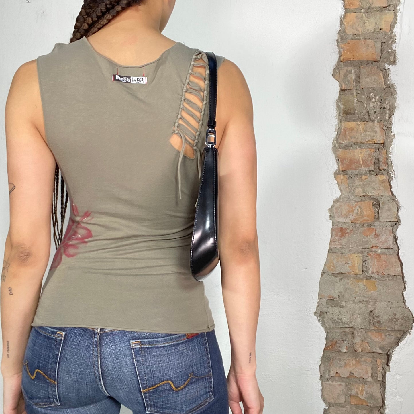 Vintage 2000's Indie Grunge Khaki Tank Top with Gothic Writing Print (S)