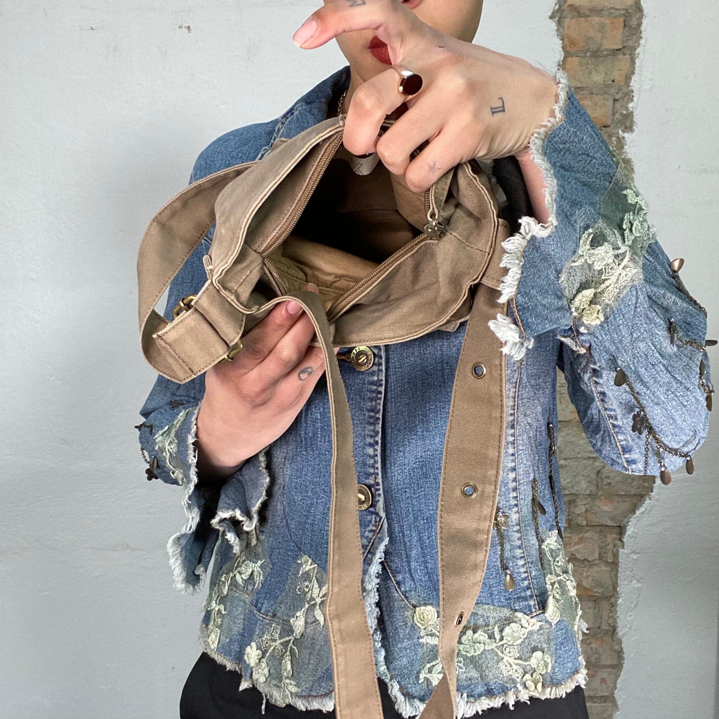 Vintage 2000's Roxy Surfer Brown Messenger Crossbody Bag