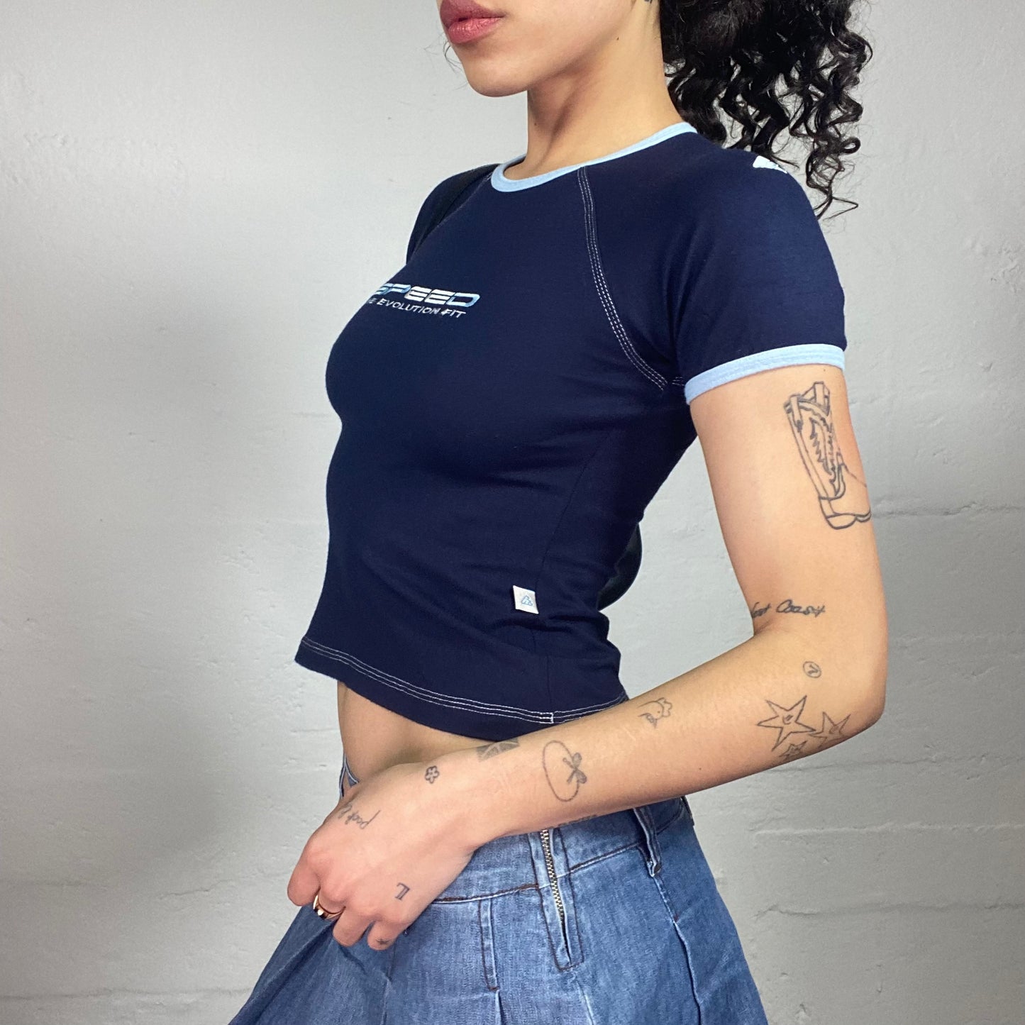 Vintage 2000's Sporty/Casual Midnight Blue Baby Tee with Typography Print and Baby Blue Trim (XL)