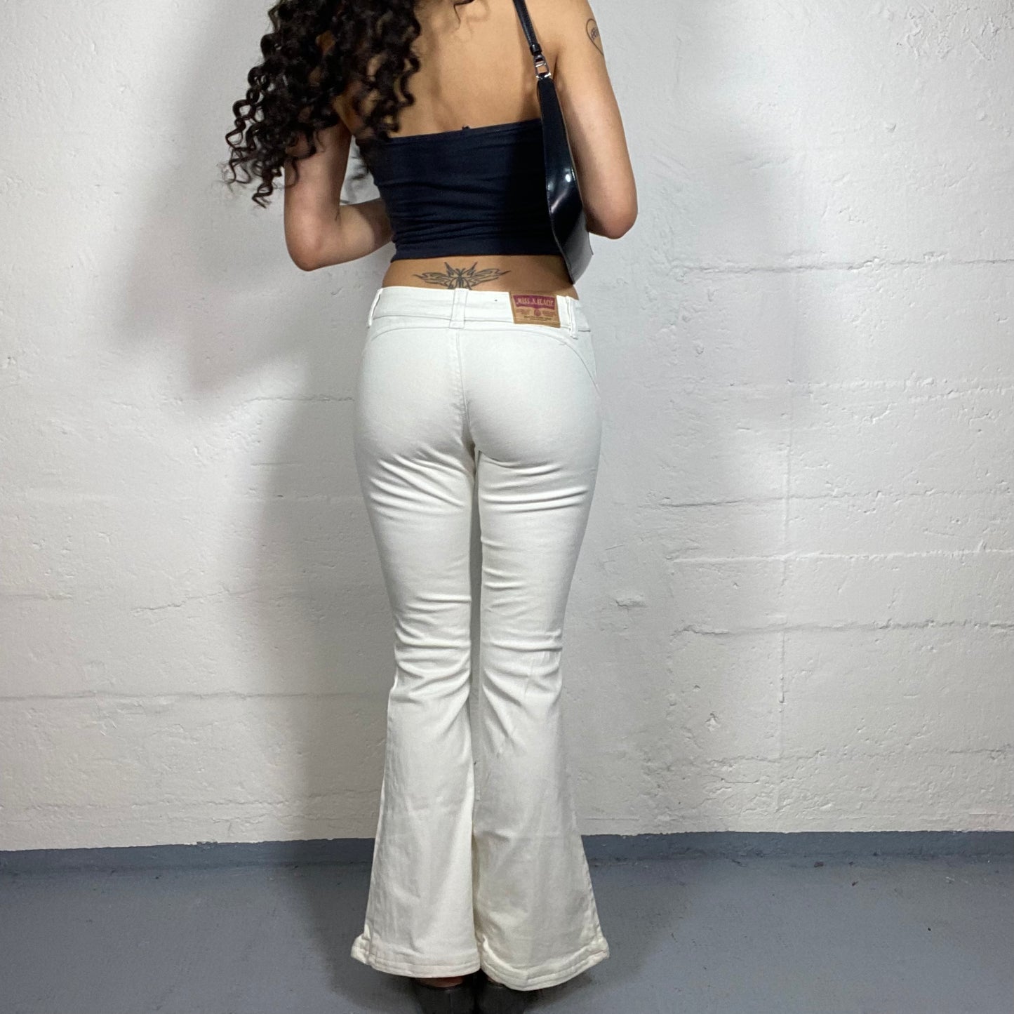 Vintage 2000's Summer Classy White Flare Low Waisted Jeans (M)