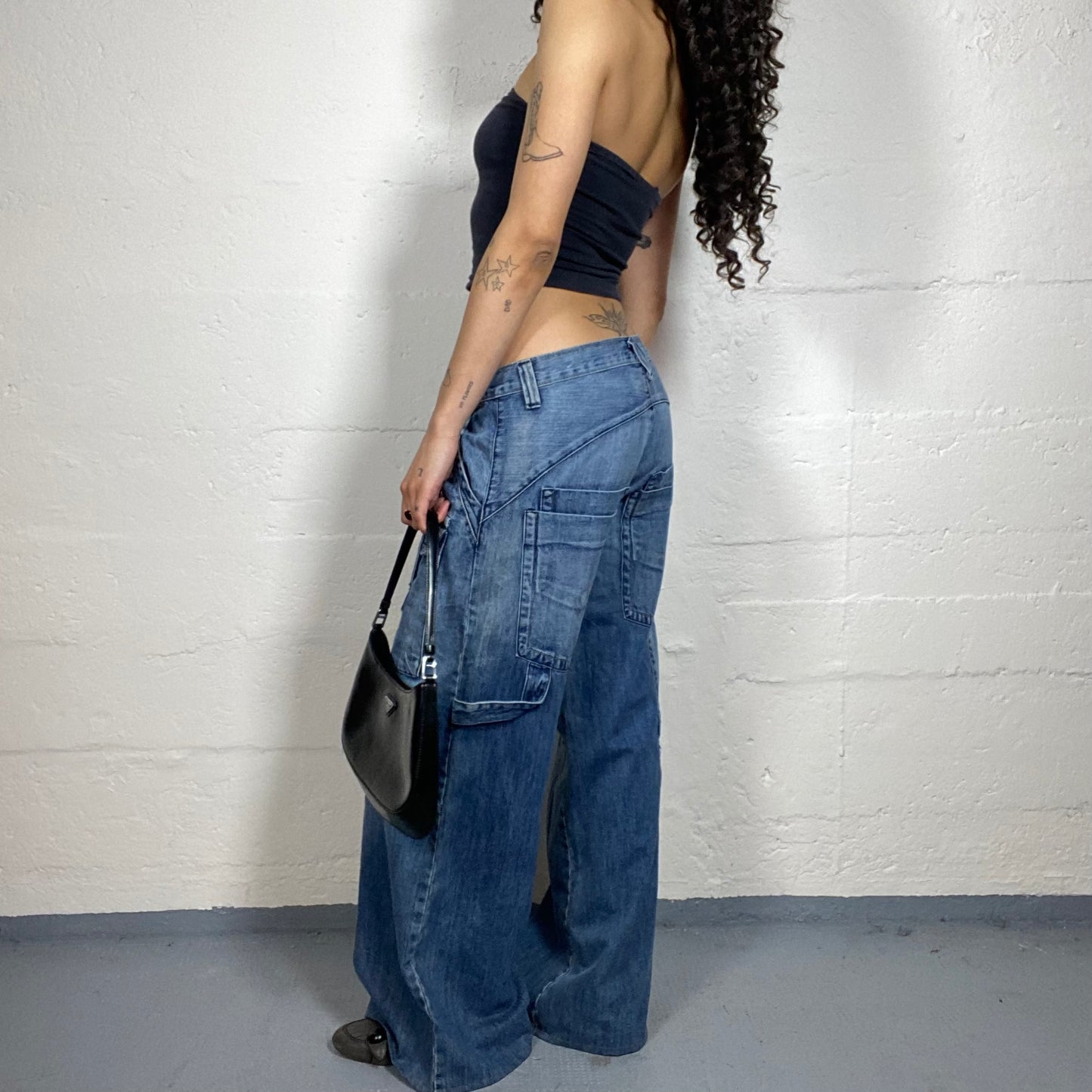Vintage 2000's Streetstyle Low Waisted Baggy Cargo Jeans (L)