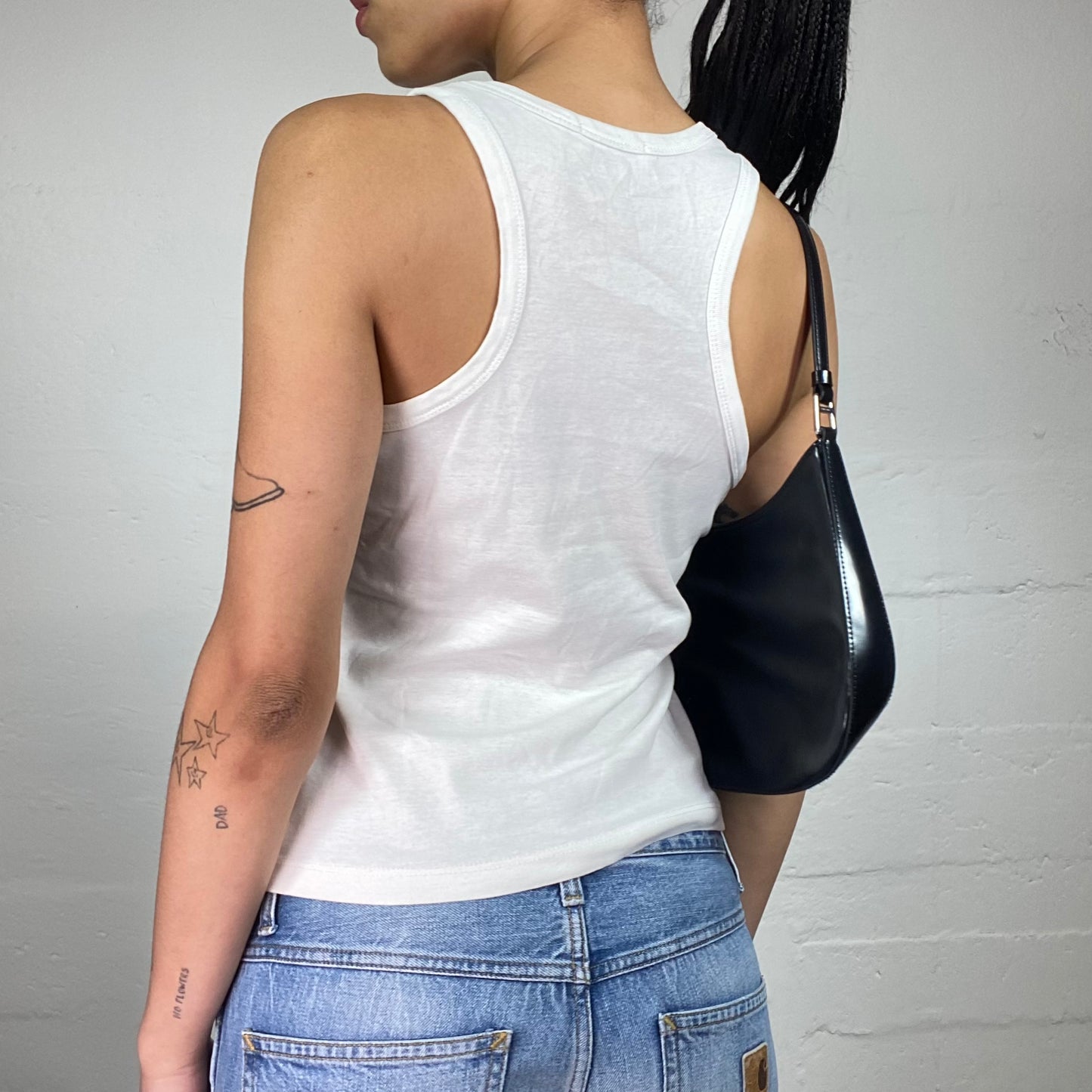 Vintage 2000's Downtown Girl White Tank Top with Black Who’s The Boss? Print (L)