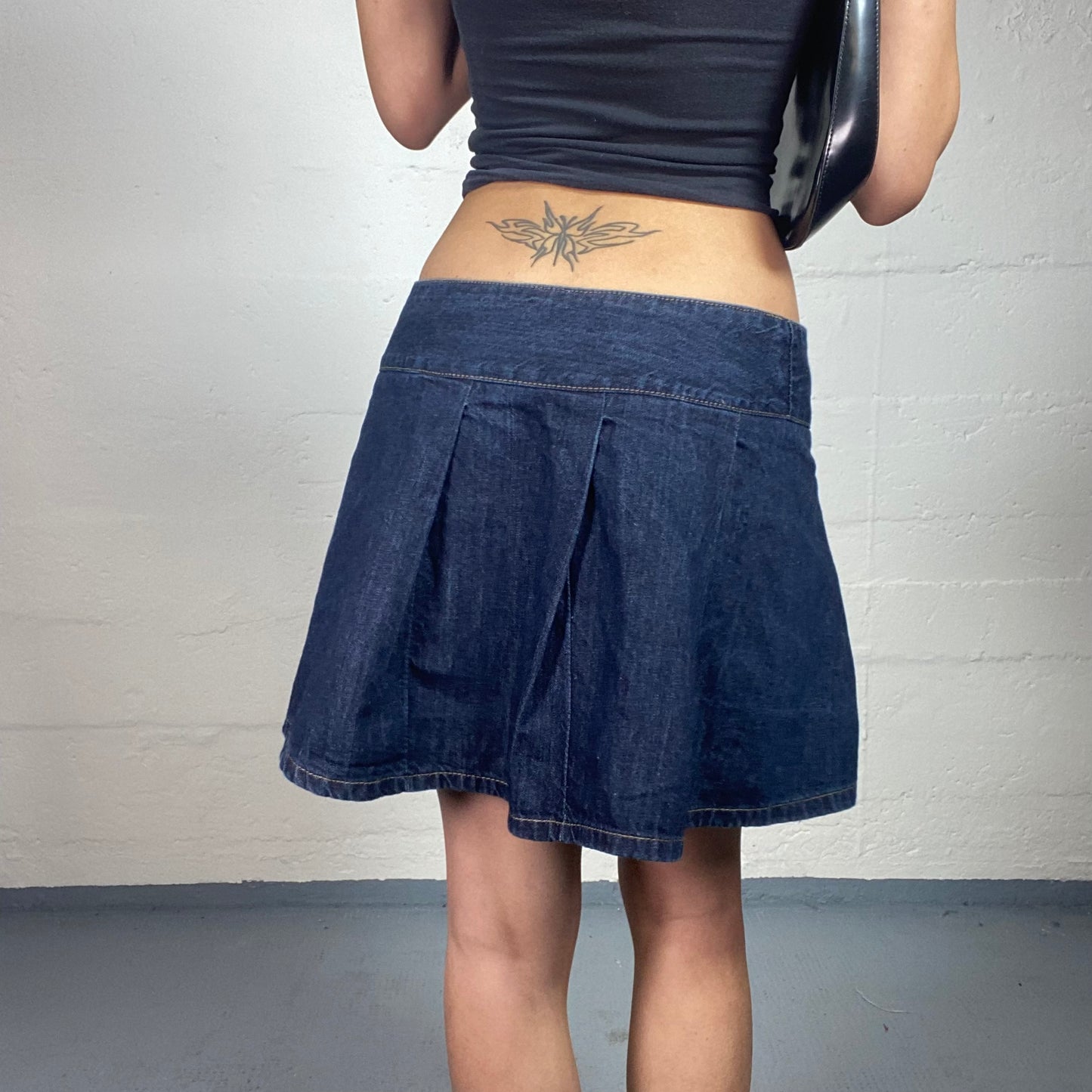 Vintage 2000's Downtown Girl Dark Denim Side Closing Wrapping Pleated Skirt (M)