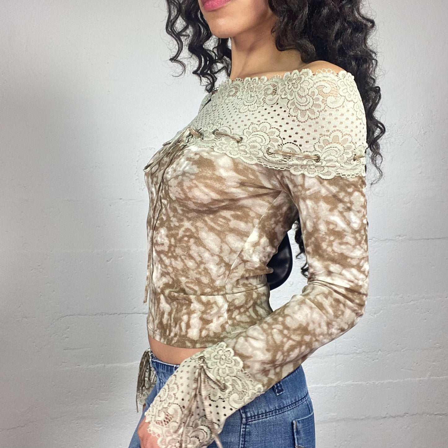 Vintage 2000's Boho Girl Off Shoulders Brown and Beige Tie Dye Effect Print Longsleeve Top (S)