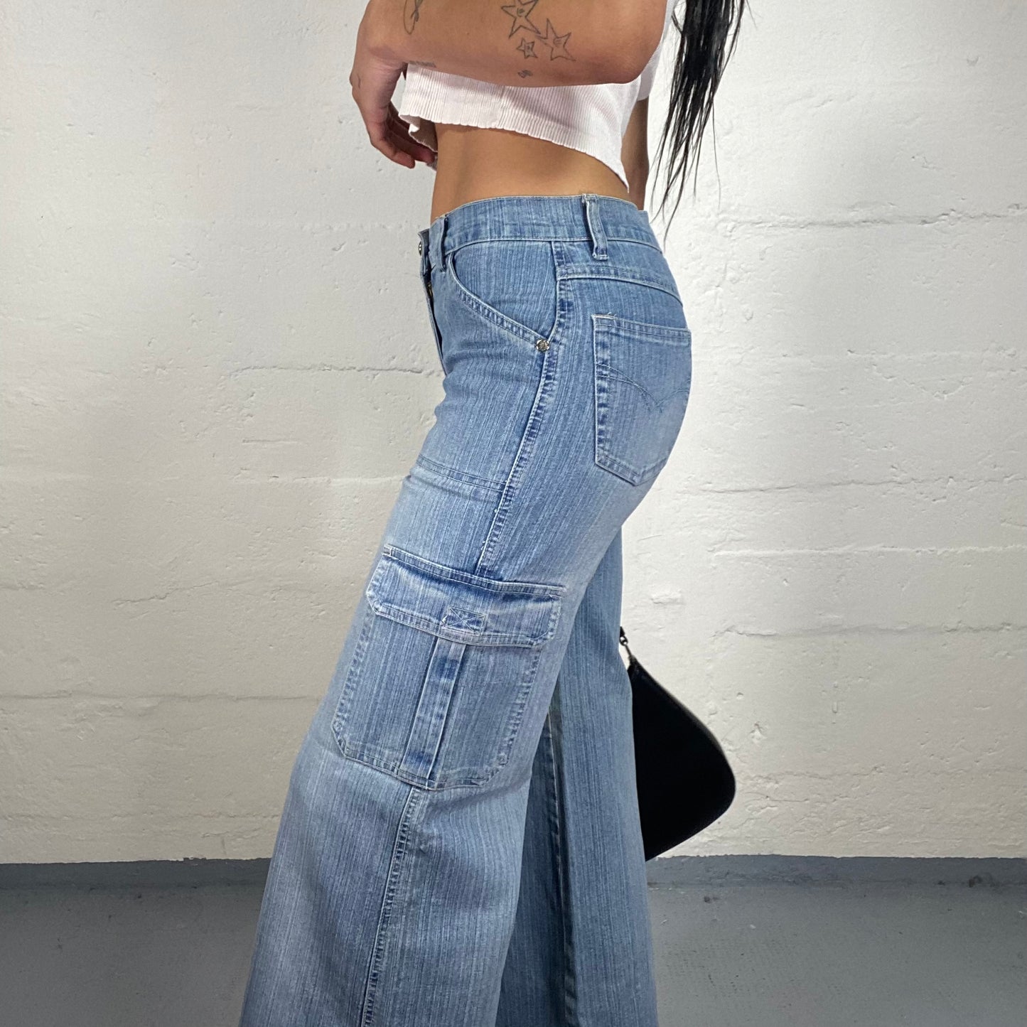 Vintage 2000's Downtown Girl Light Blue Wide Leg Jeans with Pockets (M)
