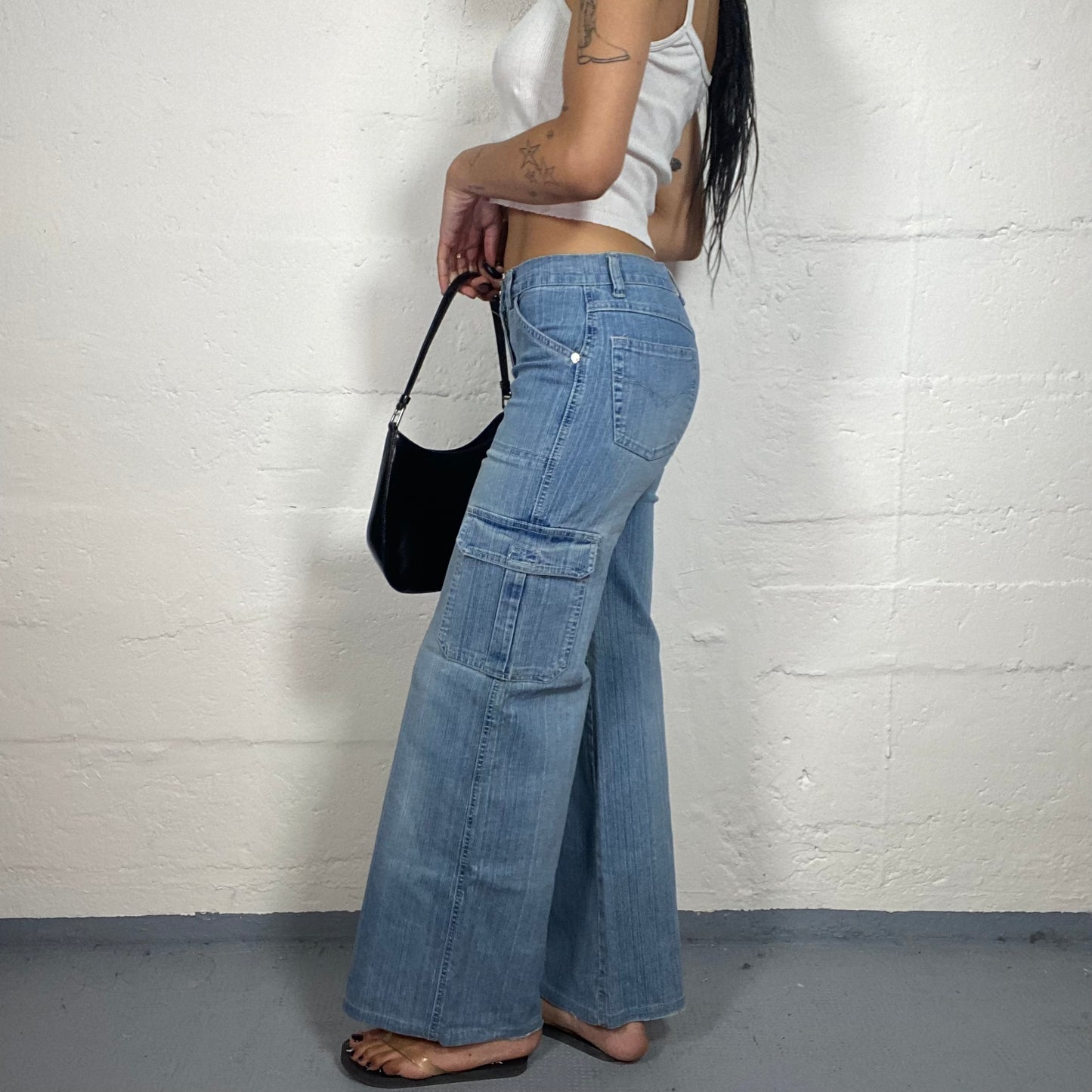 Vintage 2000's Downtown Girl Light Blue Wide Leg Jeans with Pockets (M)