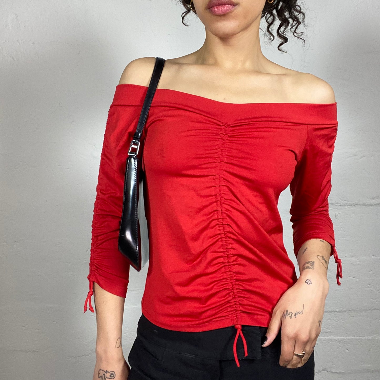 Vintage 2000's Casual Blood Red Rubber Ruffled 3/4 Sleeve Off Shoulder Top (M)