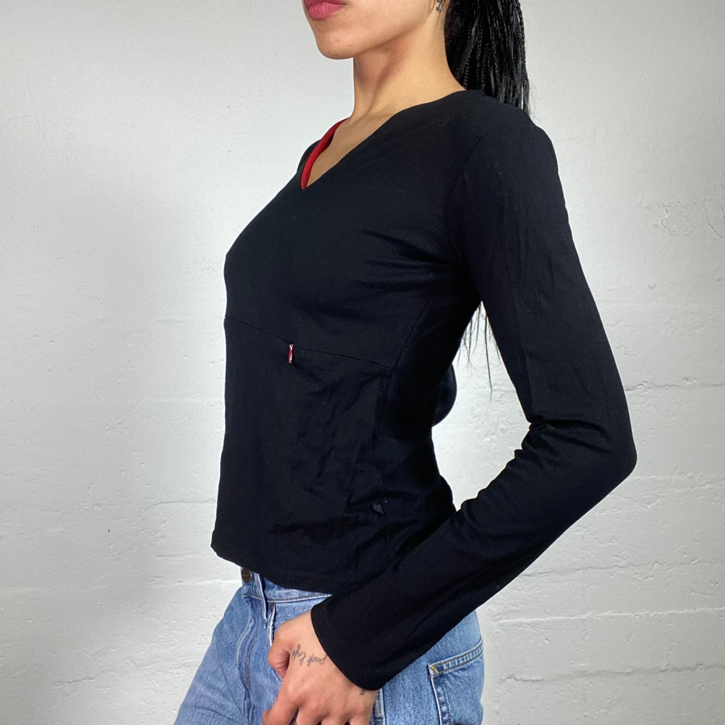 Vintage 2000's Skater Girl Black Longsleeve V-Cut Top (L)