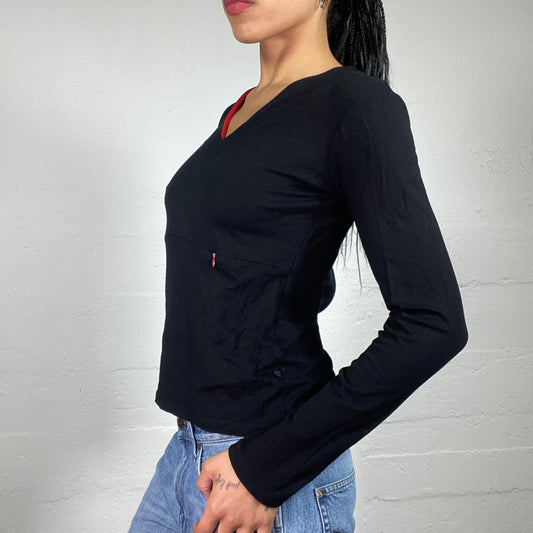 Vintage 2000's Skater Girl Black Longsleeve V-Cut Top (L)