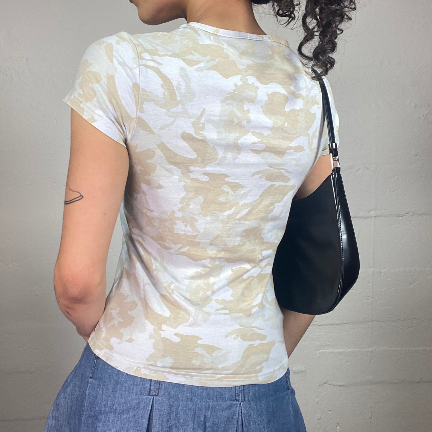 Vintage 2000's Summer Girl White and Beige Camo Printed Baby Tee (S)