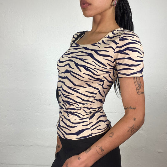 Vintage 2000’s Downtown Girl Light Beige Baby Tee with Black Tiger Print (S)