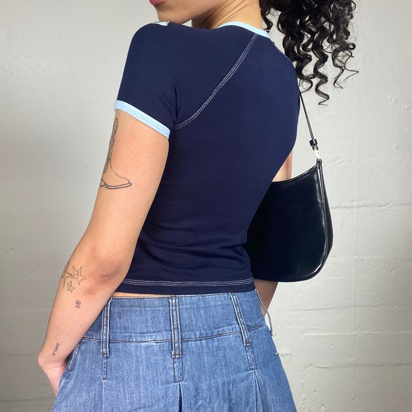 Vintage 2000's Sporty/Casual Midnight Blue Baby Tee with Typography Print and Baby Blue Trim (XL)