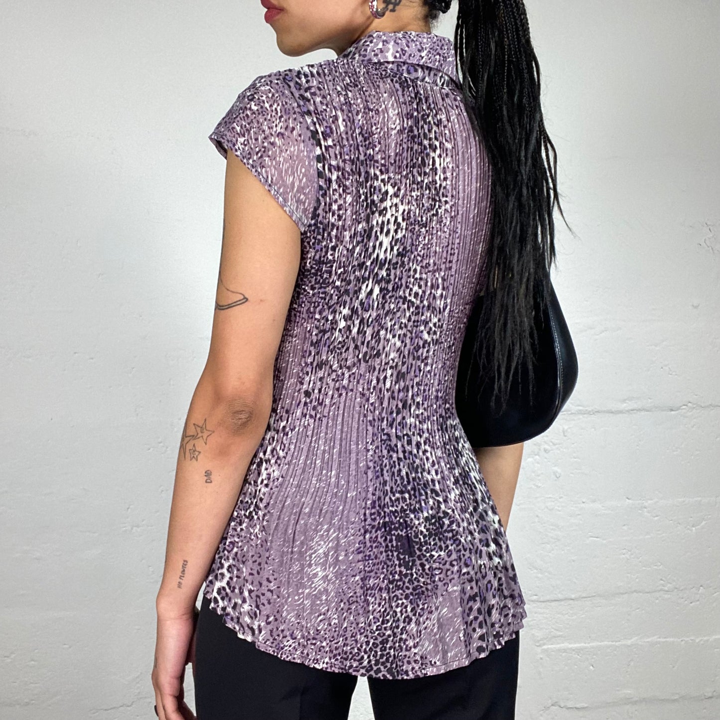 Vintage 2000's Glam Purple Pleated Leo Print Button Up Short Sleeved Shirt (M)
