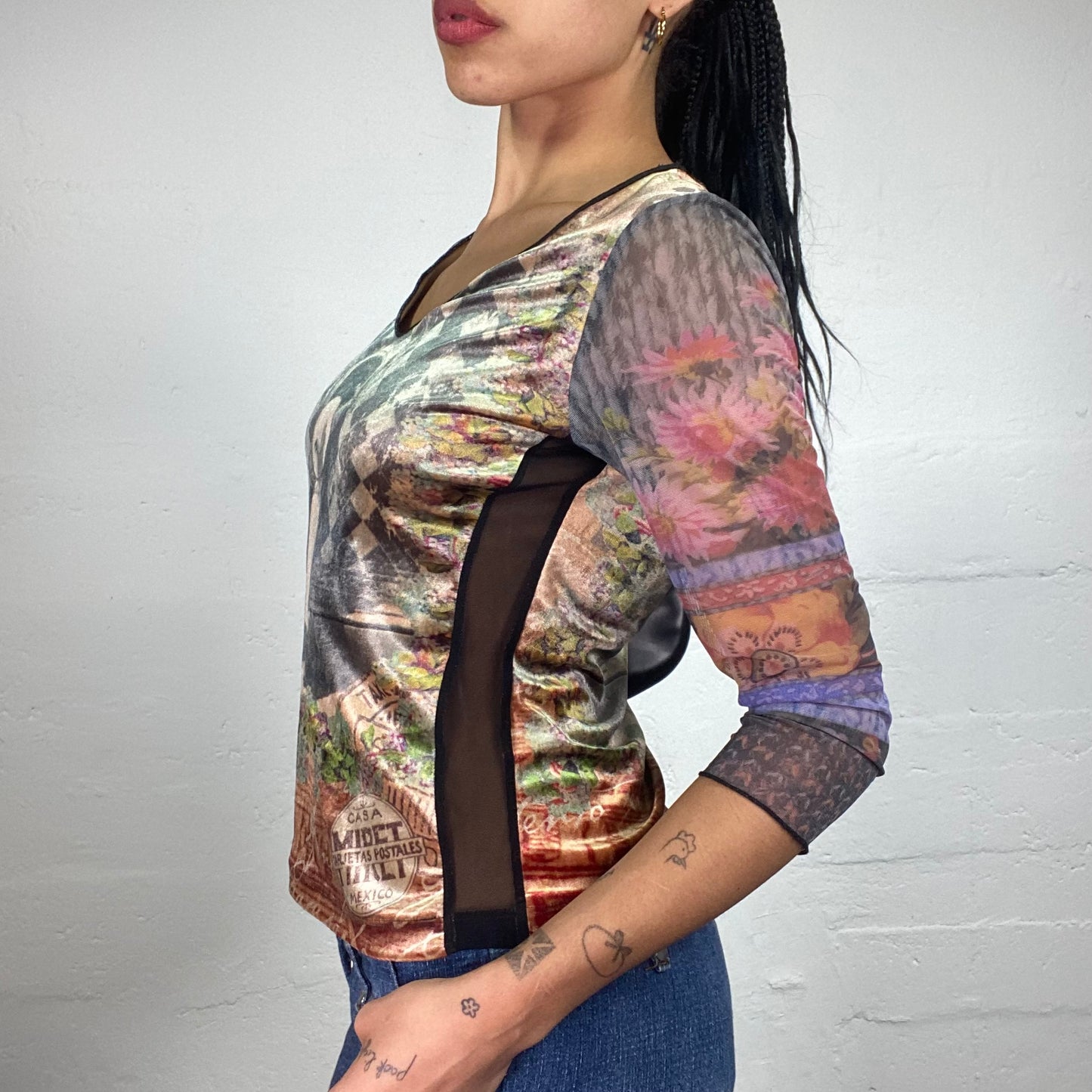 Vintage 2000's Downtown Girl Multicoloured Velour Painting Print 2/4 Sleeve V-Cut Top (M)