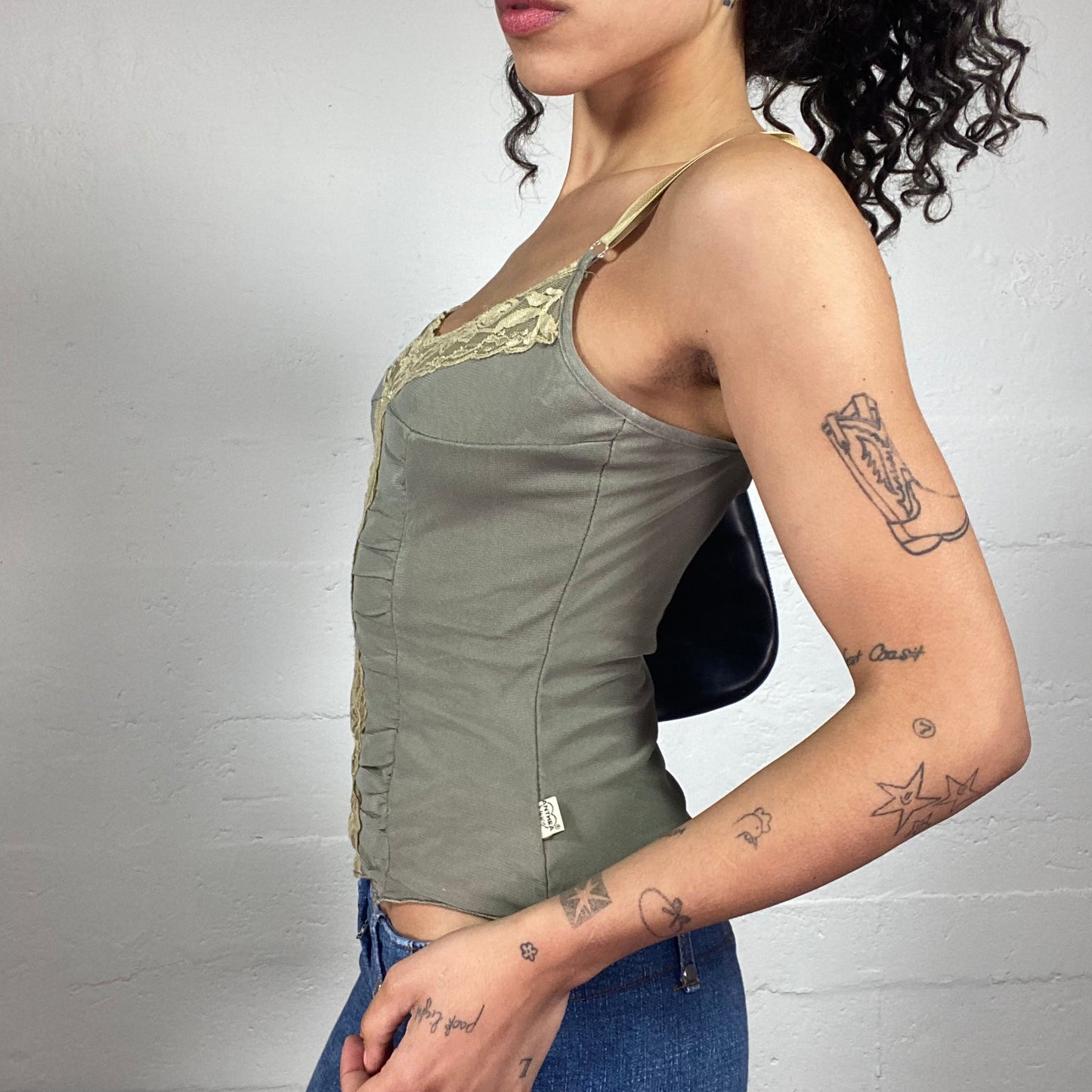 Vintage 2000's Skater Girl Khaki Cami Top with Light Yellow Lace Decoration (S)