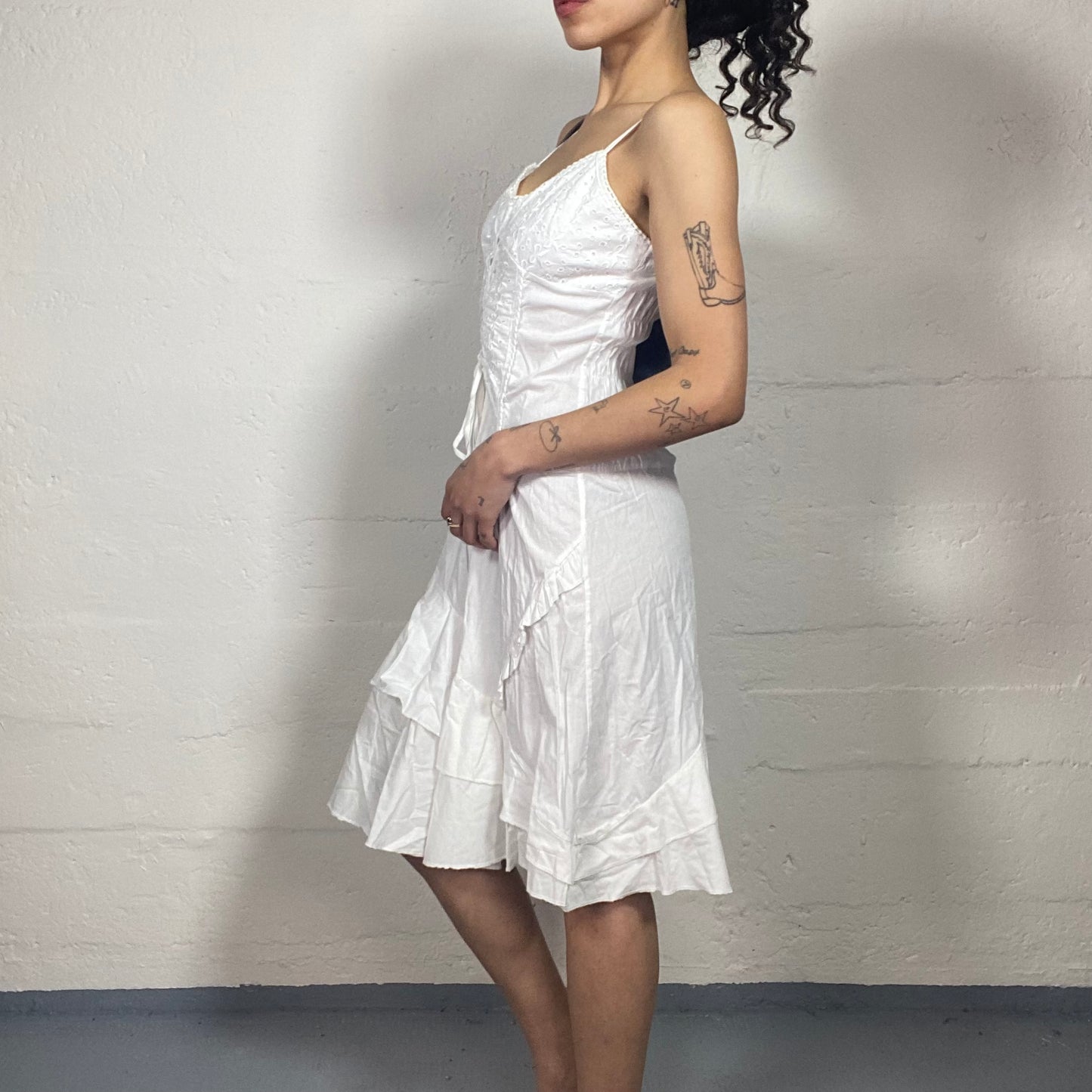 Vintage 2000's Coquette White Summer Layered Midi Cami Dress with Lace Up Front Detail (M)