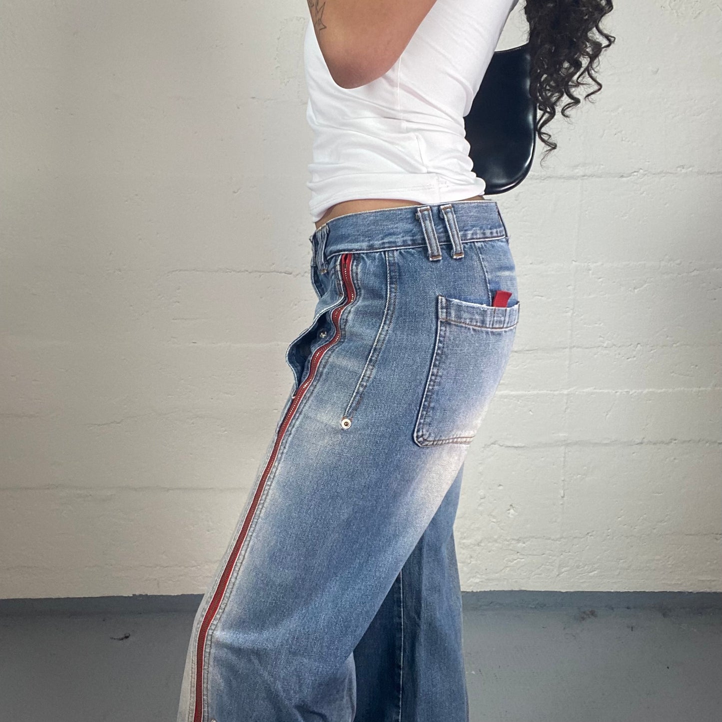 Vintage 2000's Skater Girl Light Blue Washed Off Denim Low Waisted Straight Cut Jeans with Red Zipper Details (M)