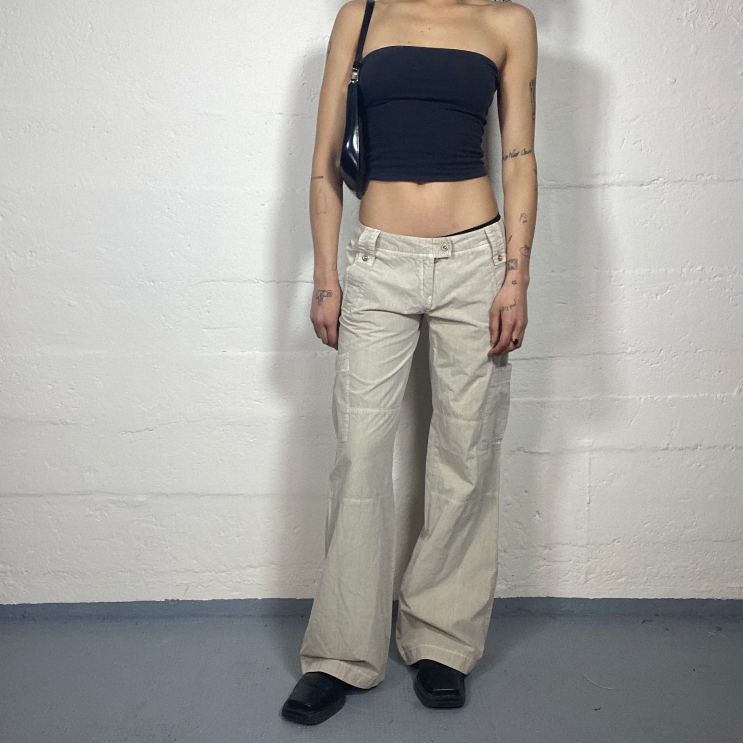 Vintage 2000's Soft Girl Beige Low Waisted Straight Fit Cargo Pants (M)