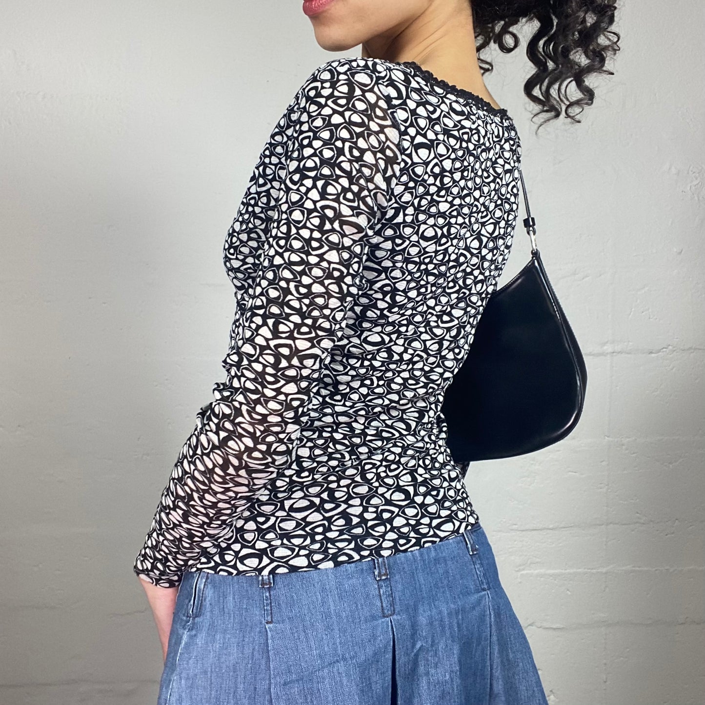 Vintage 2000's Coquette Black and White Printed Longsleeve V-Neck Top with Black Lace Trim (S/M)