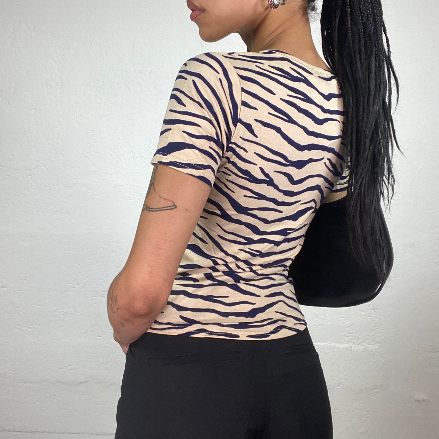 Vintage 2000’s Downtown Girl Light Beige Baby Tee with Black Tiger Print (S)