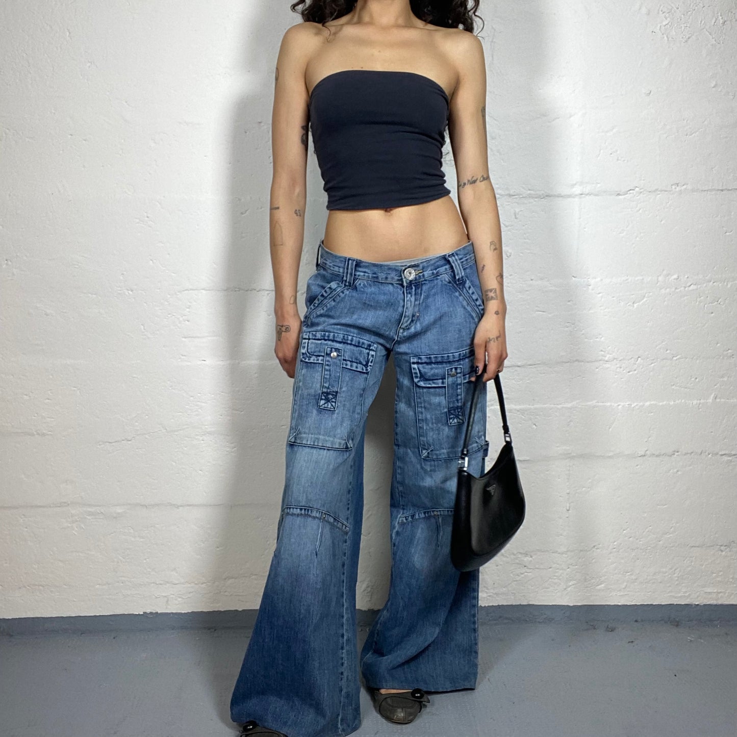 Vintage 2000's Streetstyle Low Waisted Baggy Cargo Jeans (L)