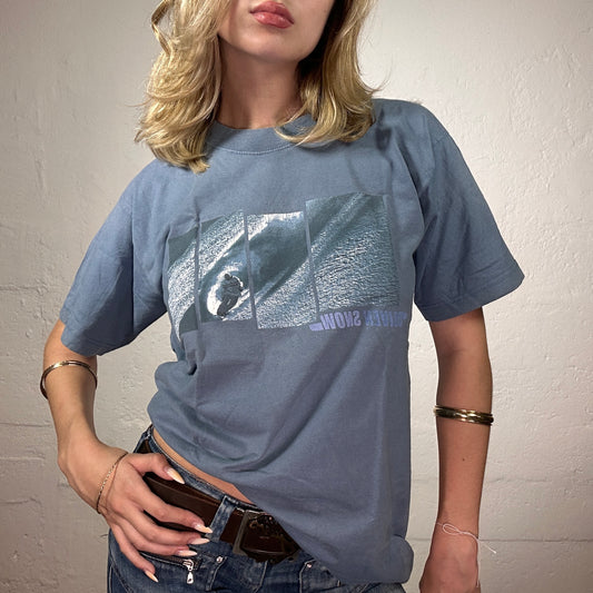 Vintage 2000's Downtown Girl Grey/Blue T-Shirt with Skiing Picture Print (S)