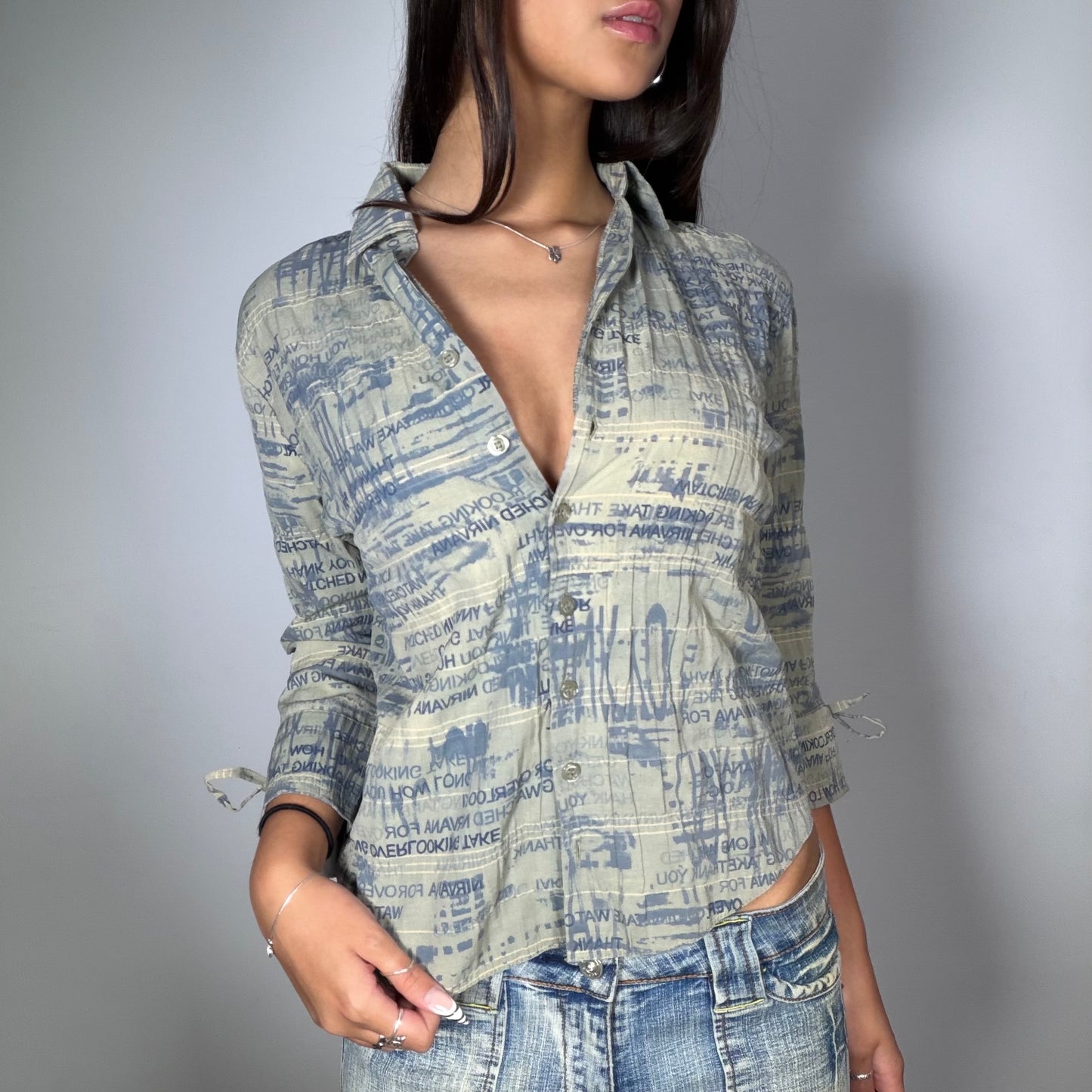 Vintage 90’s Streetwear Blue Typography Print Shirt (M)