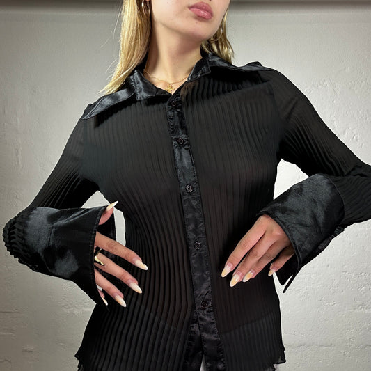 Vintage 2000's Gothic Black Plissé Button Up Top with Satin Colar and Sleeve Trim (L)