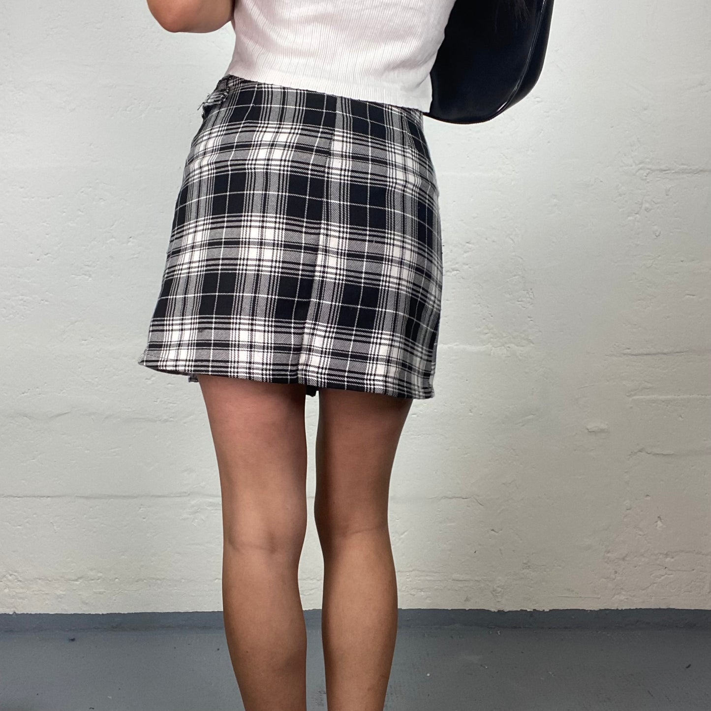 Vintage 2000’s School Girl Black and White Checkered Mini Pleated Skirt (S)