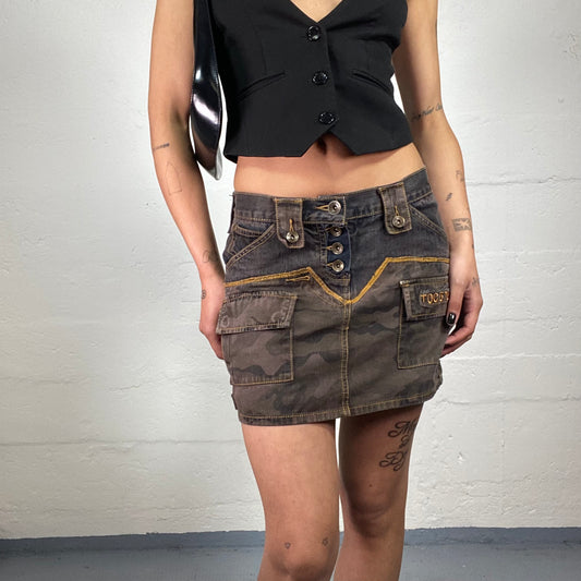 Vintage 2000's Skater Girl Brown Camo Print Button Up Denim Skirt (M)