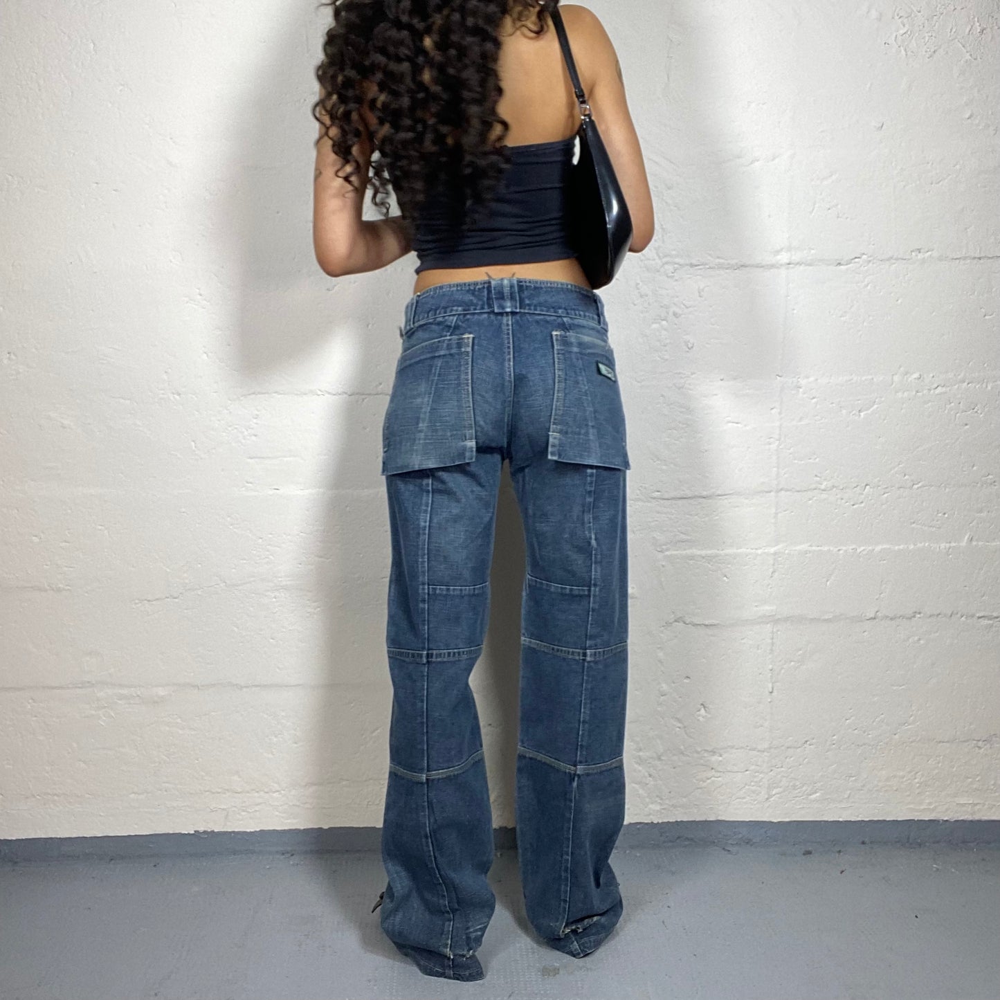 Vintage 2000's Downtown Girl Low Waisted Straight Cut Jeans with Overlapping Pockets (L)