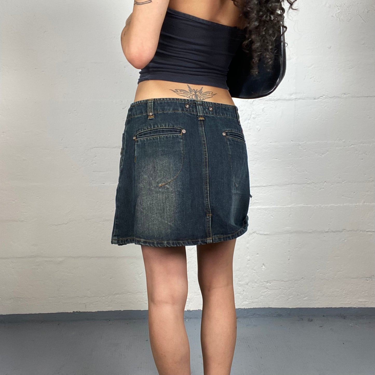 Vintage 2000's Casual Dark Denim Mini Skirt with Side Zippers (M)