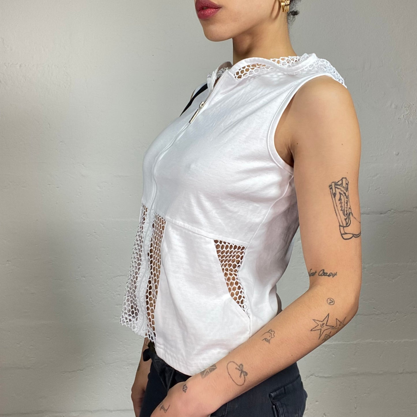 Vintage 2000's Hip-Hop Sleeveless Zip Up White Hooded Top with Mesh Detail (M)