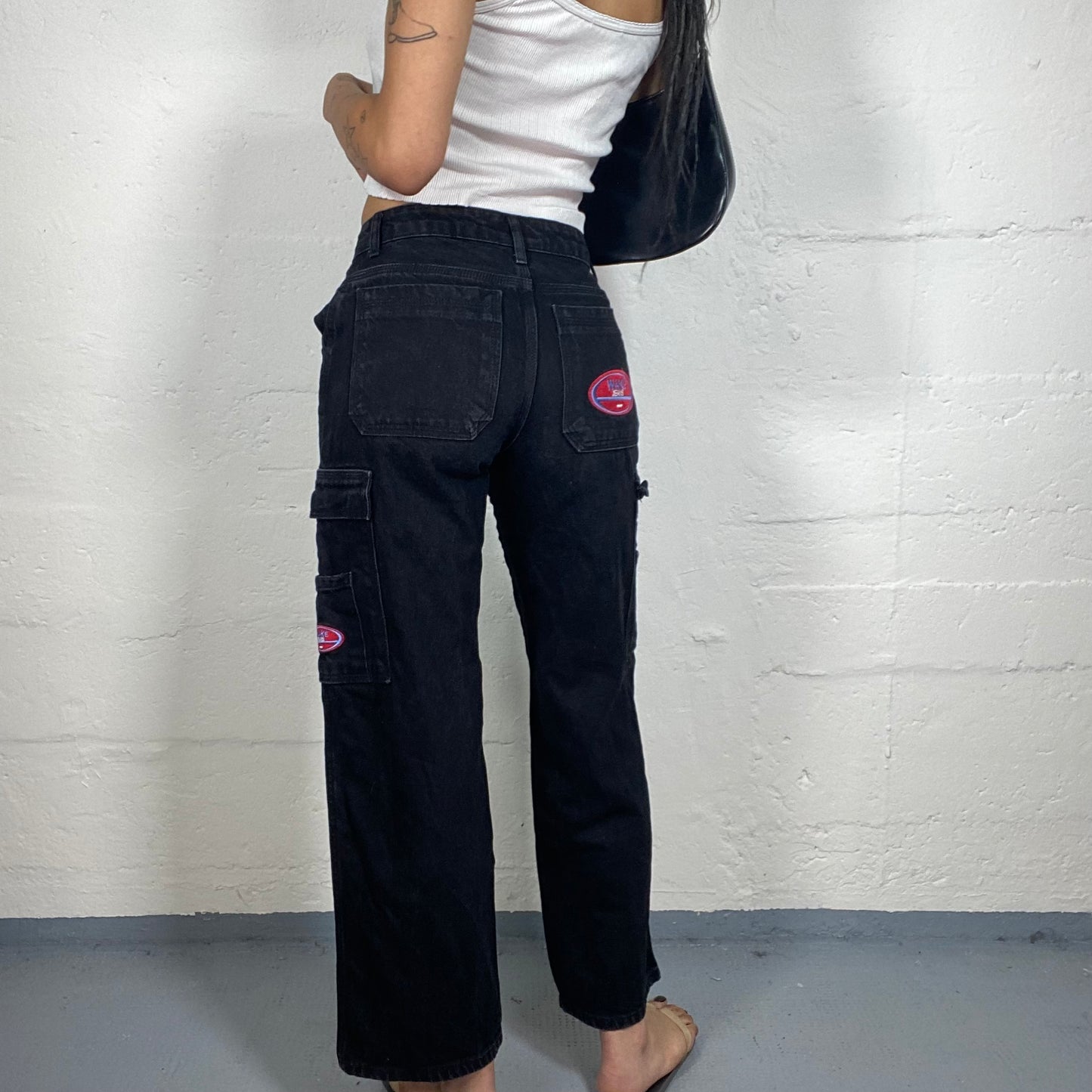 Vintage 2000's Skater Girl Middle Waist Black Denim Straight Cut Jeans with Side Pockets (XXS)