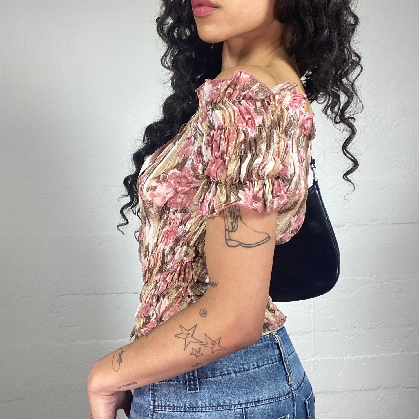 Vintage 2000's Romantic Pink and Beige Ruffled Off Shoulders Floral Printed Top (M)