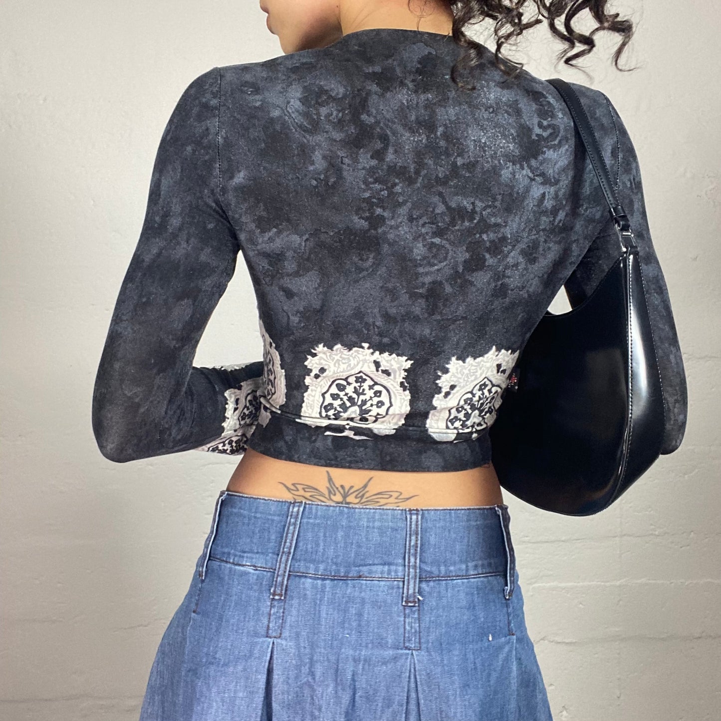 Vintage 2000's Boho Style Navy Blue Faded Longsleeve V-Neck Cropped Top with Contrast White Pattern (S)