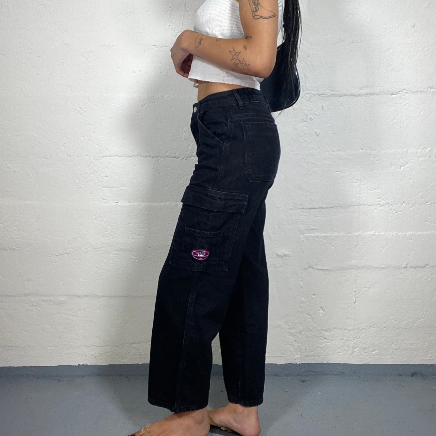 Vintage 2000's Skater Girl Middle Waist Black Denim Straight Cut Jeans with Side Pockets (XXS)