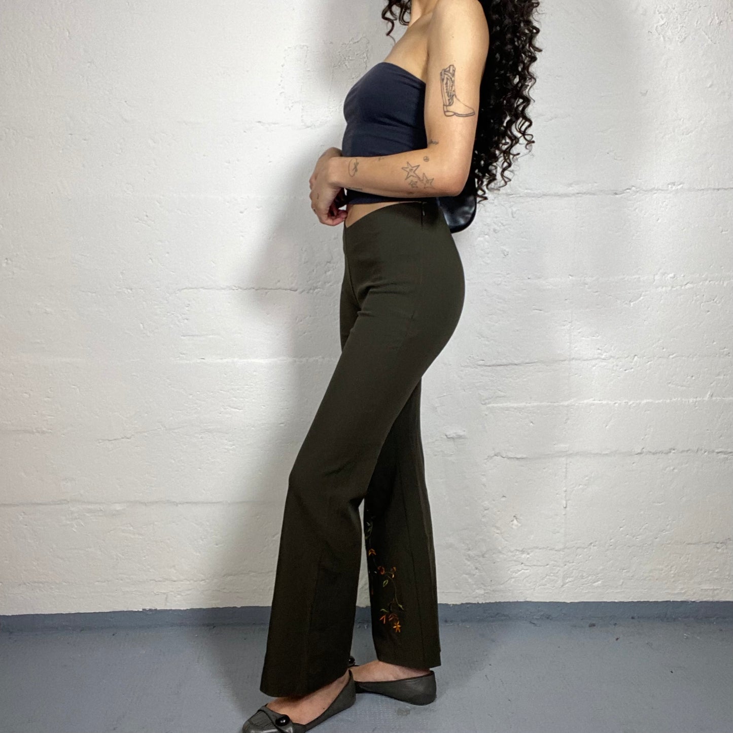 Vintage 2000's Romantic Khaki Green Bootcut High Waisted Pants with Floral Embroidery (M)