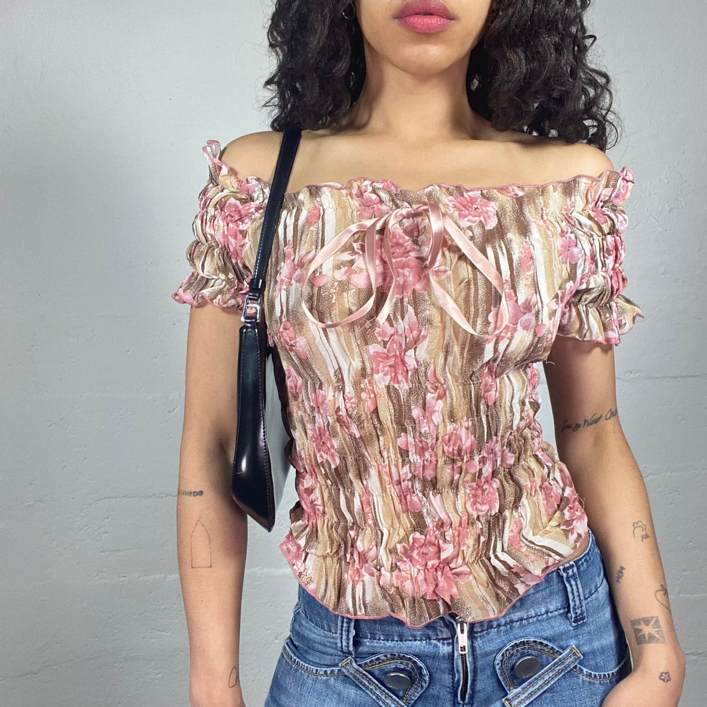 Vintage 2000's Romantic Pink and Beige Ruffled Off Shoulders Floral Printed Top (M)