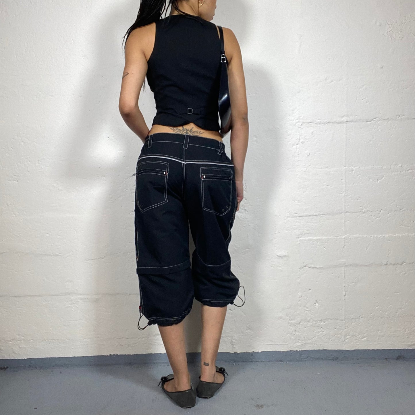 Vintage 2000's Downtown Girl Black Cargo Denim Cargo Capri Pants (L)